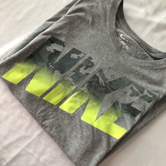 Nike men’s Shirt 👕 Size Large - Picture 5 of 5